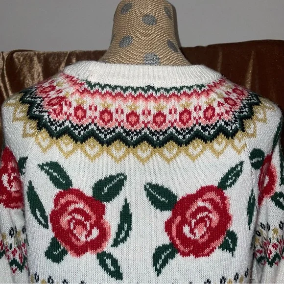 Rose Winter Cable-knit Sweater - Picture 6 of 10